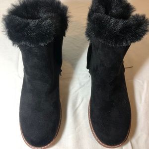 American Eagle Black Faux Fur & Faux Suede Booties